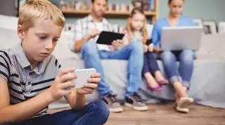 Higiena cyfrowa wymaga, by nie spędzać całej doby z telefonem pod ręką