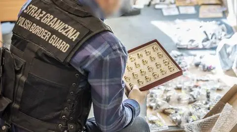 Skradzionym autem wjechali do sklepu jubilerskiego, spakowali towar warty trzy miliony i zniknęli