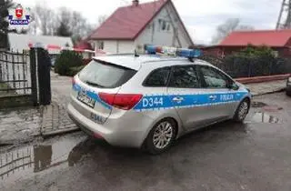 52-latek zaatakował policjantów nożem, mundurowi oddali w jego kierunku strzały 