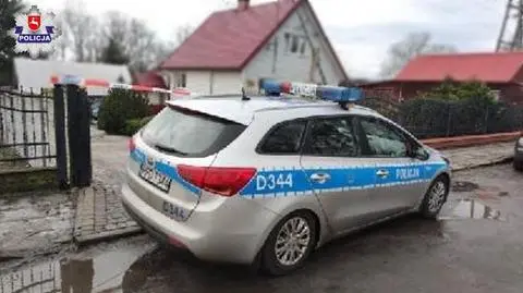 Wybiegł z krzaków z nożem i ruszył na policjantów. Padły strzały. Napastnik usłyszał zarzuty 