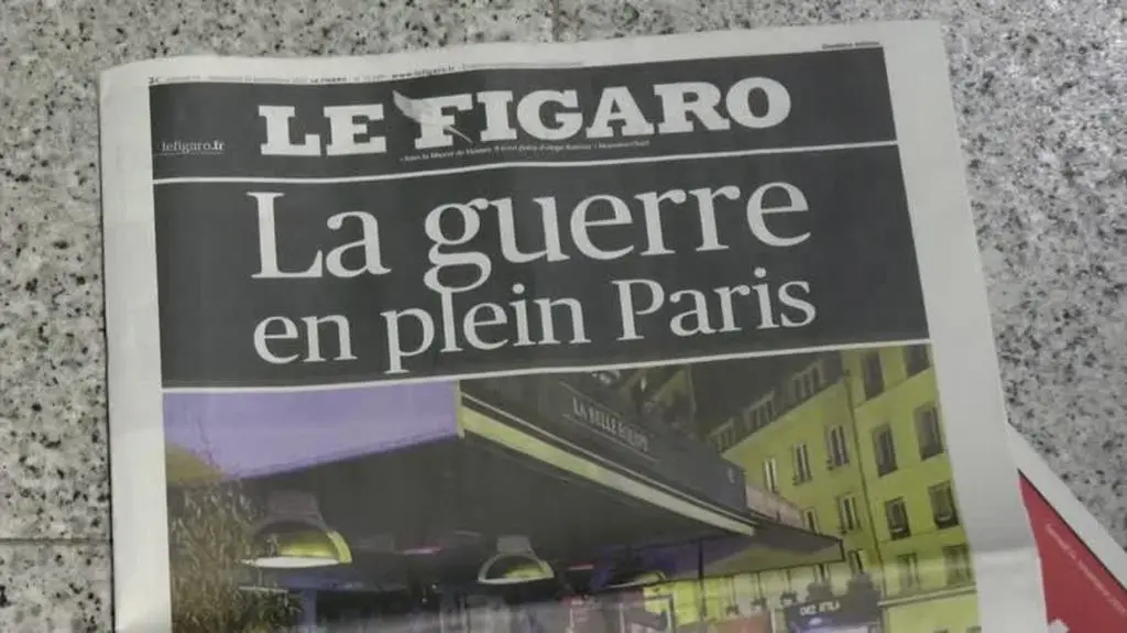 Paryżanie upamiętnili ofiary ataku na klub Bataclan (nagranie z listopada 2015 roku) 