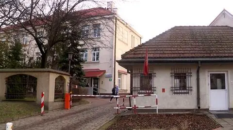 Długie kolejki w szpitalu zakaźnym w Warszawie