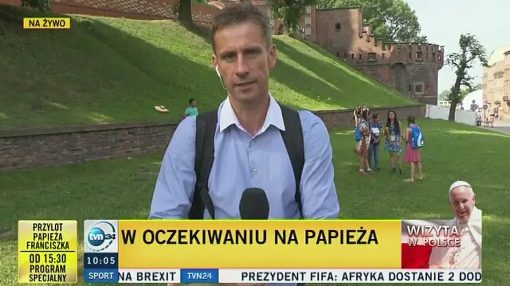 Pielgrzymi z Włoch śpiewają pod Wawelem