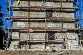 Przy budynku od lat prowadzone są prace 