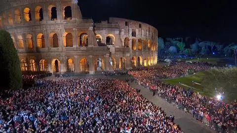 Papież Franciszek przewodniczy Drodze Krzyżowej. Transmisja w TVN24 GO