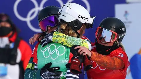 Piękne zachowanie snowboardzistek. Pocieszały płaczącą rywalkę