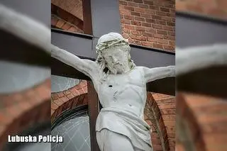 Uszkodzona figura Chrystusa