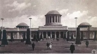 Główne wejście do Pawilonu