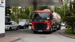 Spadają hurtowe ceny paliw. Orlen podał nowe stawki