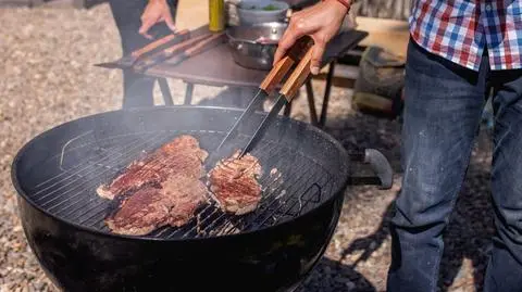 Ostrzeżenie przed szczypcami. "Nie należy używać do kontaktu z żywnością"