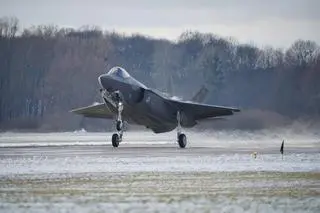 Holenderskie F-35 przyleciały do 22 Bazy Lotnictwa Taktycznego w Malborku w styczniu 2023 roku