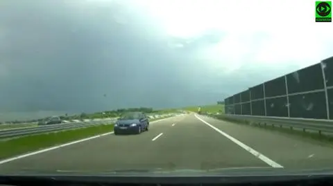 "Zabrakło sekund do czołowego zderzenia". Pod prąd autostradą