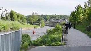 Praca służb w rejonie Nysy Kłodzkiej 