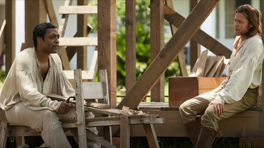 Chiwetel Ejiofor i Brad Pitt