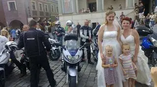 Panny młode chętnie pozowały do zdjęć