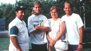 Andre Agassi (drugi od lewej) wraz z ojcem, matką i bratem, rok 1986
