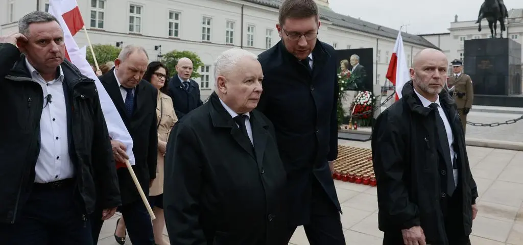 Zawsze obok Kaczyńskiego. "Super facet, tylko ma jedną wadę"