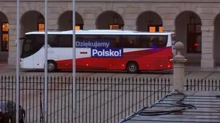 Autokar pod Pałacem Prezydenckim