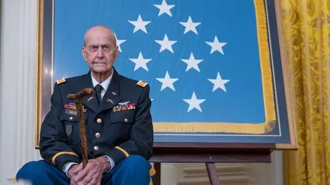 Kapitan Larry L. Taylor