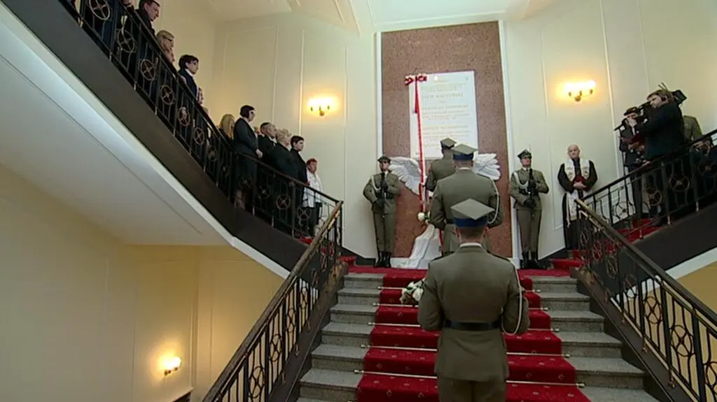 Brak nazwiska Jarugi-Nowackiej na upamiętniającej tablicy