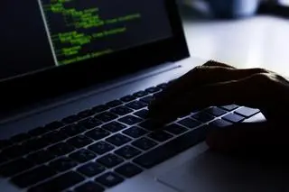 Aktualnie czytasz: Wróg nie czyha u bram, bo przecież tu nie ma bram. Czy cyberataki mogą wywołać wojnę?