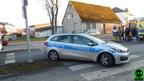 Kobieta potrącona na przejściu dla pieszych. Trafiła na SOR
