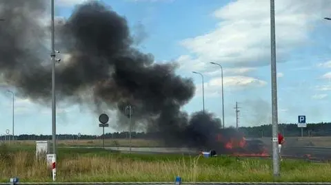 Płonący samochód na S11