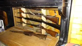 Arsenał broni ukryty był w pianinie