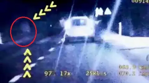 Pieszy nie miał odblasków, był niemal niewidoczny dla kierowców