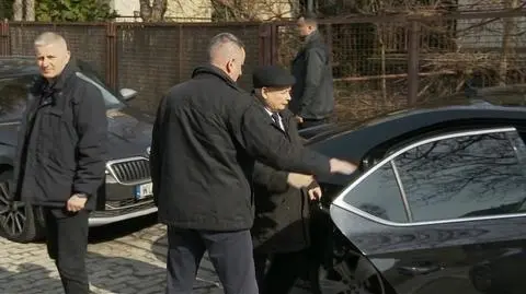 Kaczyński wyjechał z domu na Żoliborzu. Będzie przesłuchiwany przez komisję śledczą