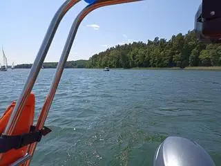 Mężczyzna wskoczył do wody popływać i nie wypłynął