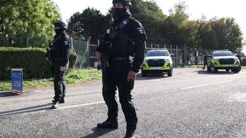 Policja przed bazą RAF Fairford (28.09)