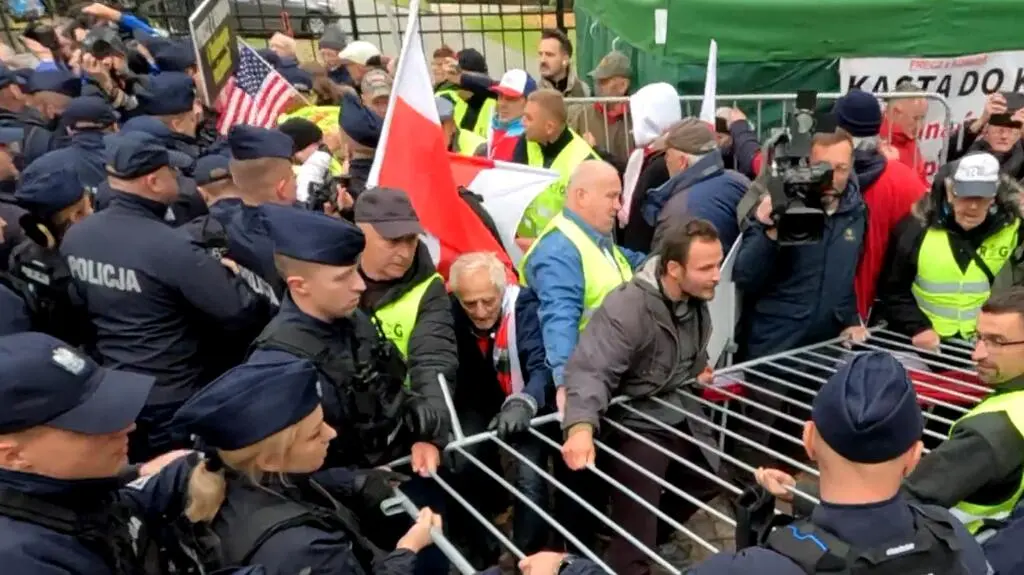 policja przepychanki tk 