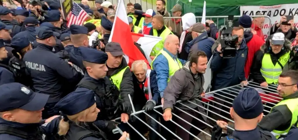 policja przepychanki tk 