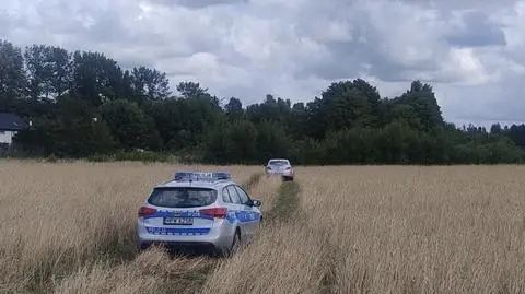 Pościg za pijanym kierowcą z finałem w polu