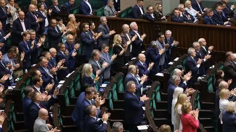 Posłowie na sali obrad Sejmu