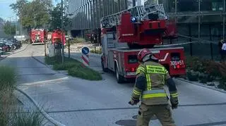 Pożar w garażu, z biurowca ewakuowało się ponad 250 osób