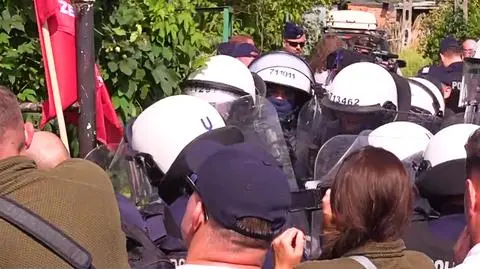"Wstyd!", "hańba!". Tłum próbuje zablokować eksmisję