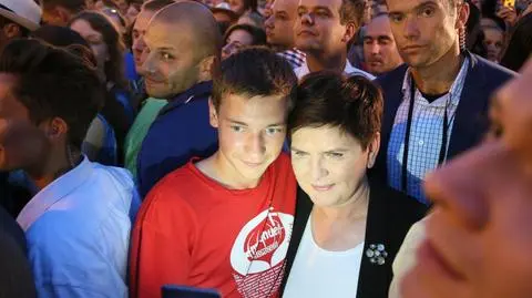 Franciszek o pomaganiu uchodźcom. Szydło odpowiada: my to robimy