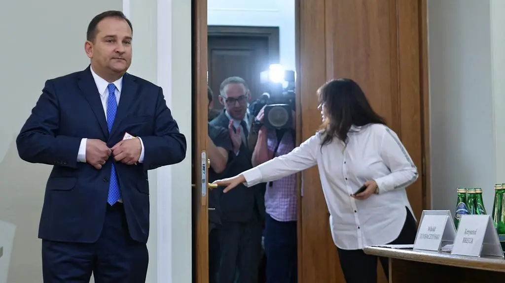 Wedle mojej wiedzy przestępca siedzi w więzieniu