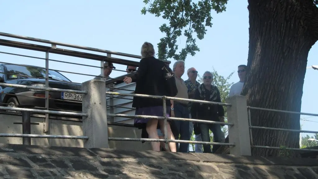 Brian May i Roger Taylor z zespołu Queen zwiedzają Wrocław… z poziomu łódki. Muzycy, którzy w sobotę razem z Adamem Lambertem zagrają na stadionie, skorzystali z pięknej pogody i wybrali się na rejs po Odrze. 