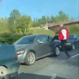 Agresywne zachowanie kierowcy nagrał jeden ze świadków