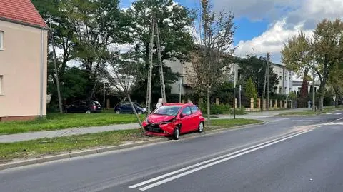 Matka z dwójką dzieci przechodziła przez przejście. Zostali potrąceni