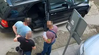 Policja zatrzymała trzech mężczyzn i kobietę 