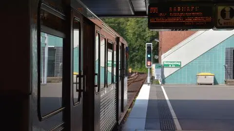 84-latek wjechał na tory metra w Hamburgu
