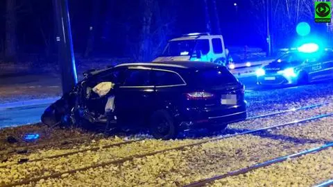 Pijany kierowca uderzył w słup, nie żyje pasażer