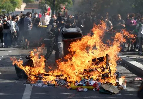 Gwałtowne protesty w setkach szkół we Francji