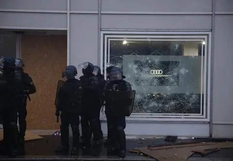 Po protestach w Paryżu aresztowano ponad 100 osób