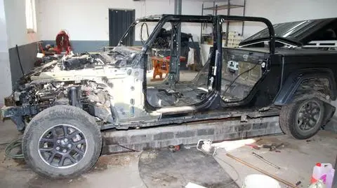 Auto o wartości 270 tysięcy złotych rozbierali na części