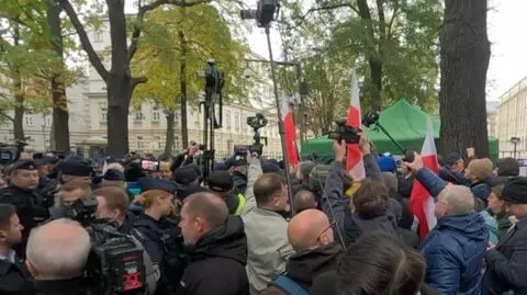 Przepychanki przed Trybunałem Konstytucyjnym. Oglądaj TVN24